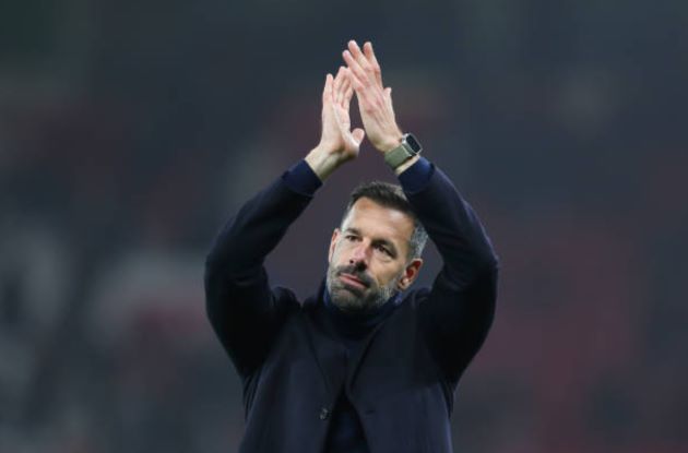 Cầu thủ Man United tha thiết Van Nistelrooy ở lại.